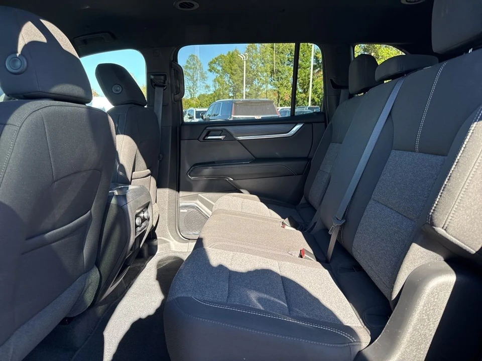 2025 GMC Acadia - Image 11 of 21