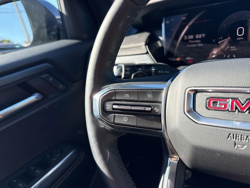 2025 GMC Acadia - Image 15 of 21