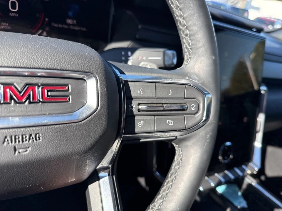 2025 GMC Acadia - Image 16 of 21