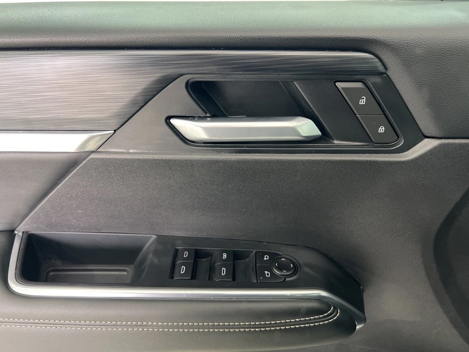 2025 GMC Acadia - Image 20 of 21