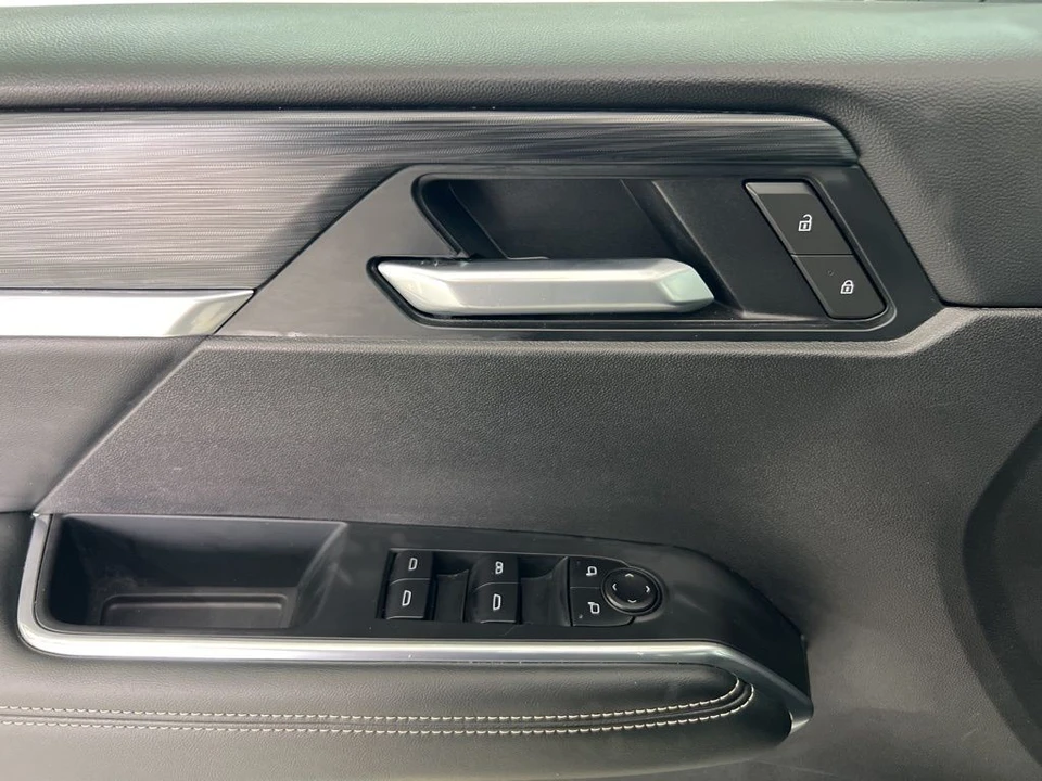 2025 GMC Acadia - Image 20 of 21