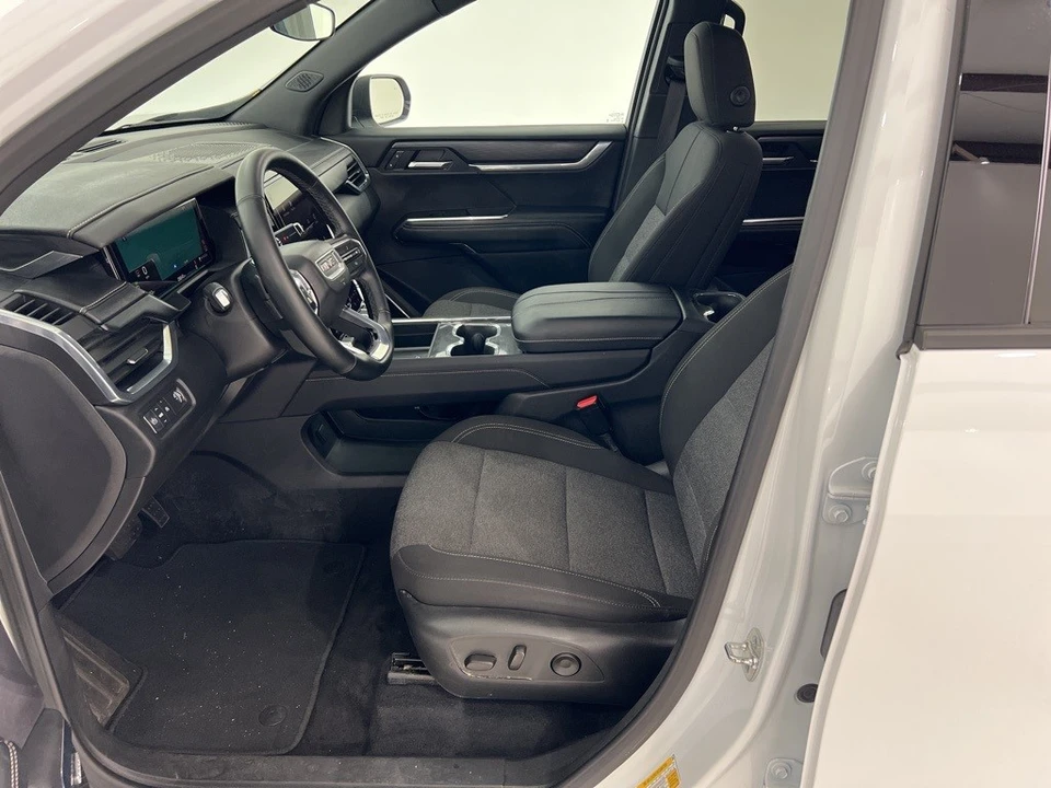 2025 GMC Acadia - Image 17 of 21