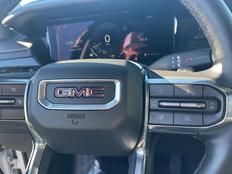 2025 GMC Acadia - Image 17 of 21