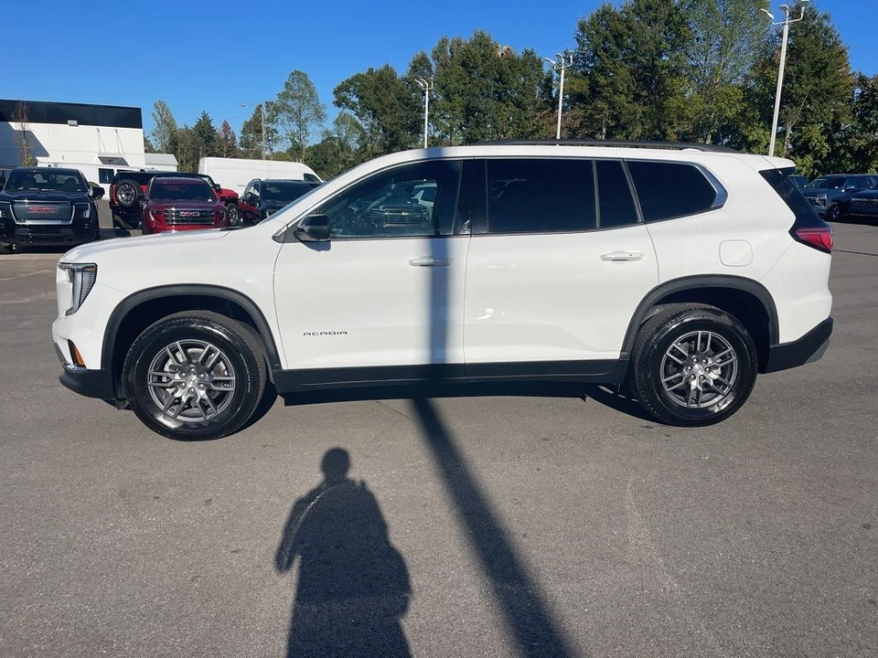 2025 GMC Acadia - Image 2 of 21