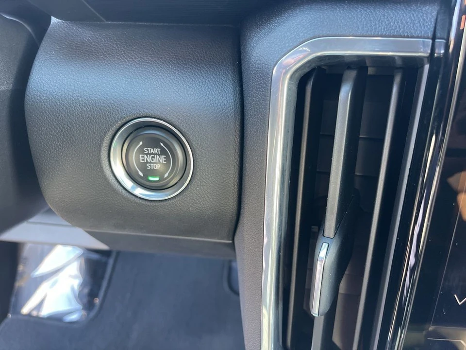 2025 GMC Acadia - Image 19 of 21