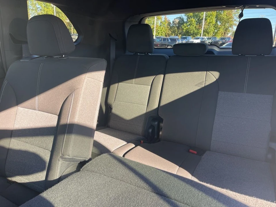 2025 GMC Acadia - Image 14 of 21