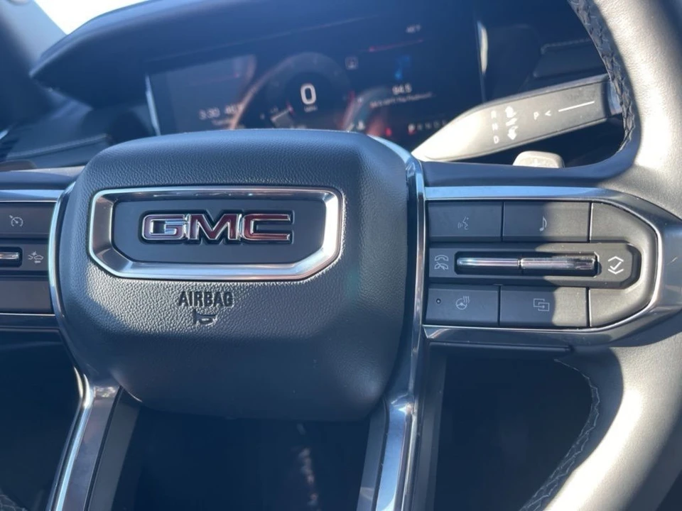 2025 GMC Acadia - Image 17 of 21