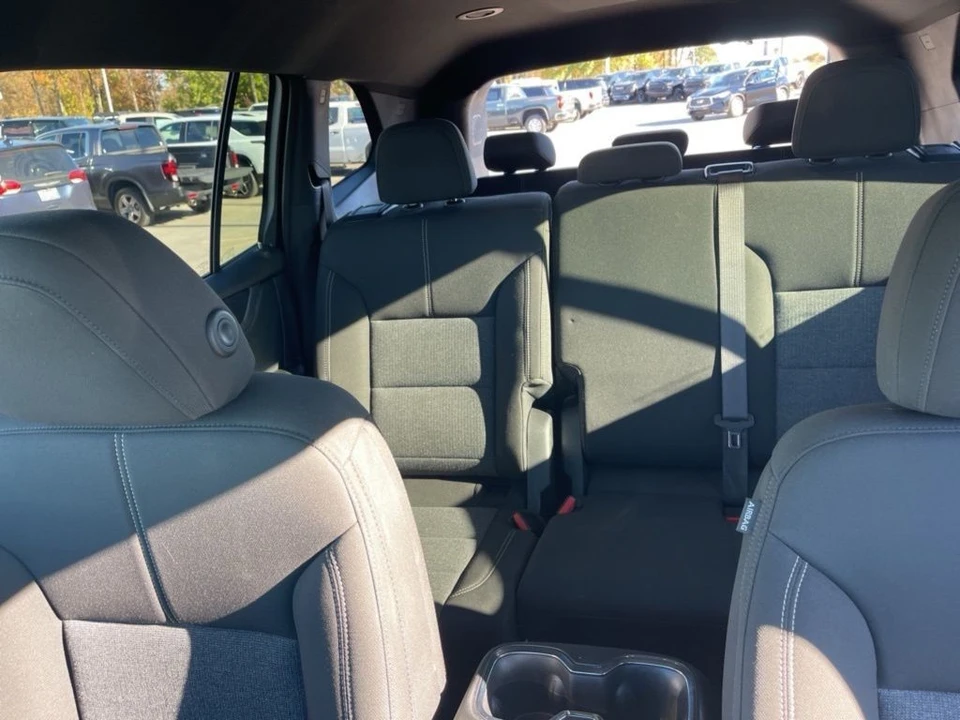 2025 GMC Acadia - Image 11 of 21