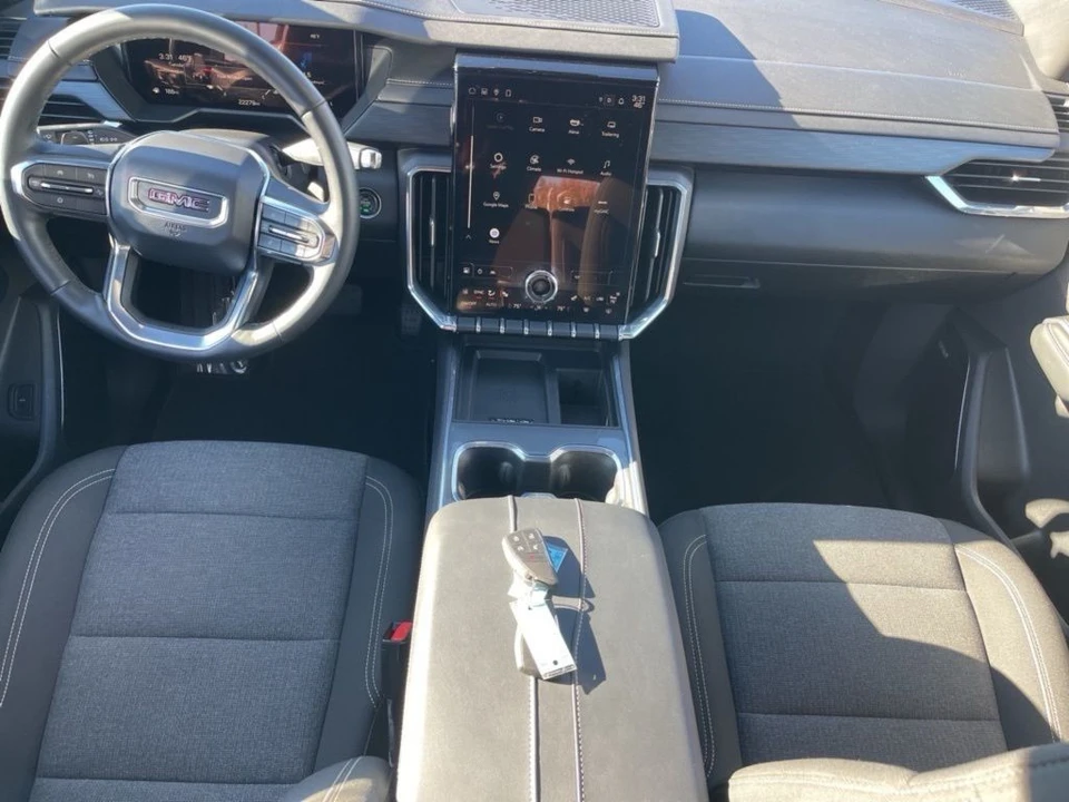 2025 GMC Acadia - Image 14 of 21