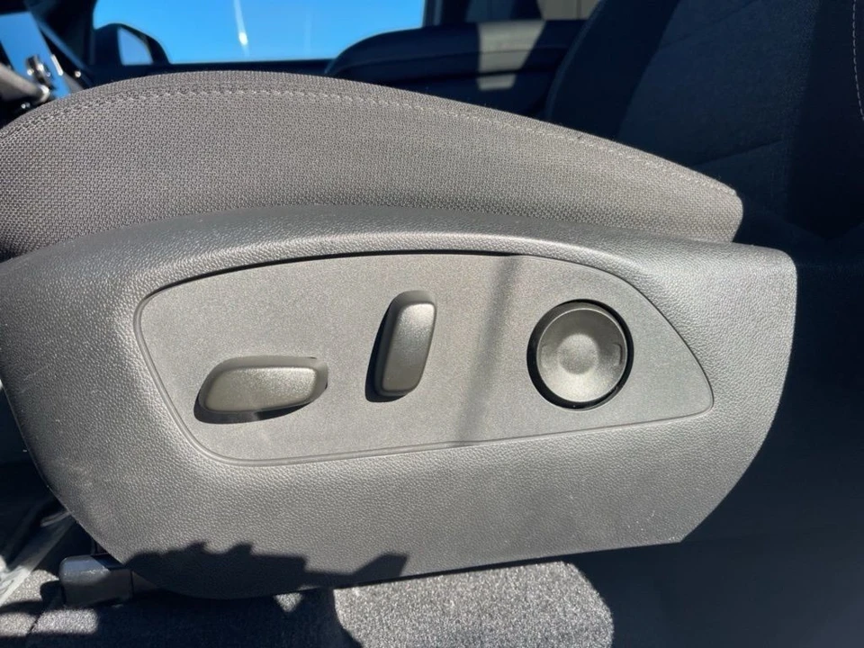 2025 GMC Acadia - Image 10 of 21