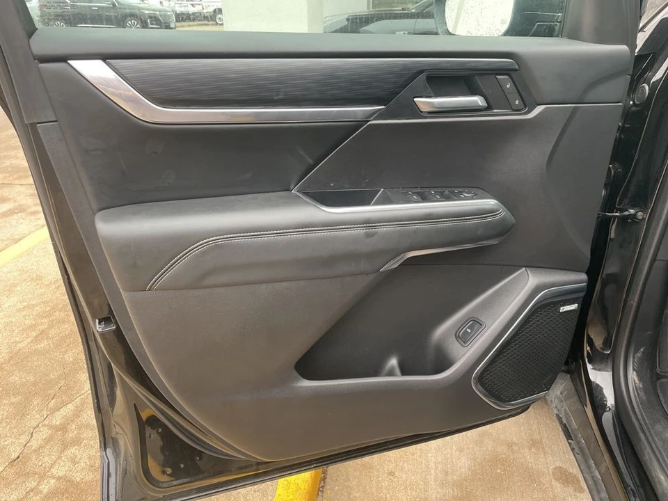 2025 GMC Acadia - Image 8 of 12