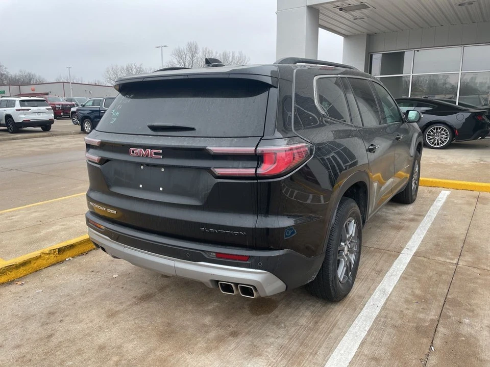 2025 GMC Acadia - Image 4 of 12