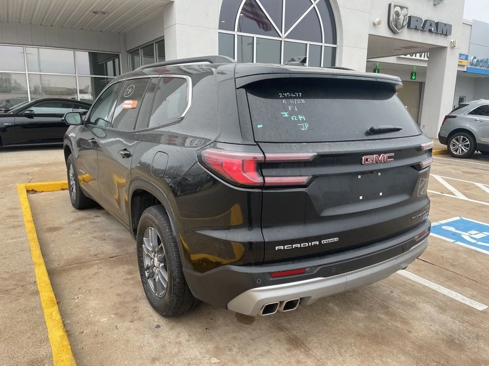 2025 GMC Acadia - Image 5 of 12