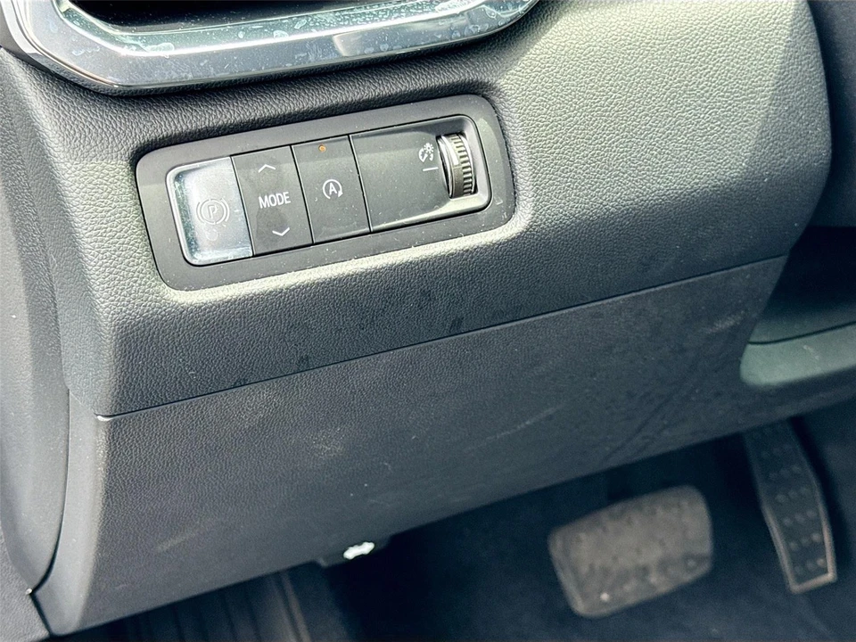 2025 GMC Acadia - Image 10 of 21