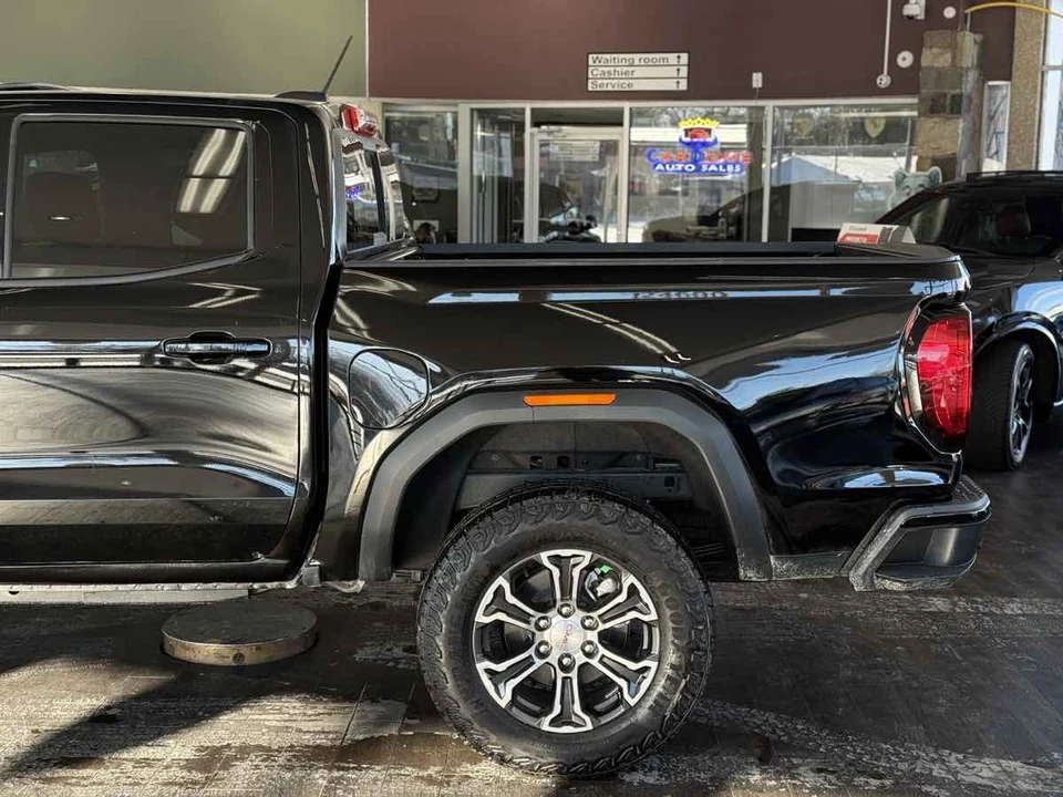 2025 GMC Canyon 2nd Gen - Image 7 of 21