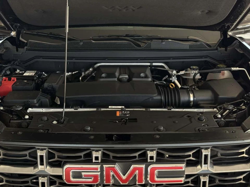 2025 GMC Canyon 2nd Gen - Image 15 of 21