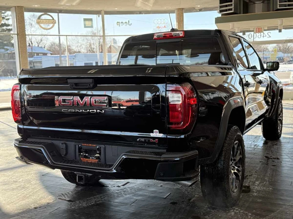 2025 GMC Canyon 2nd Gen - Image 10 of 21