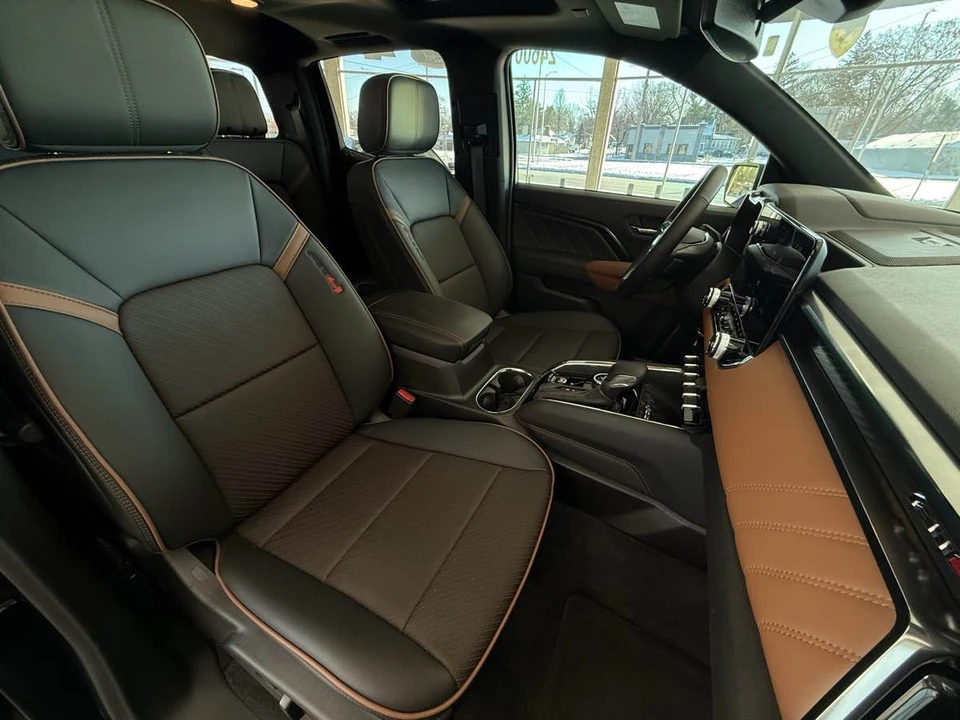 2025 GMC Canyon 2nd Gen - Image 21 of 21