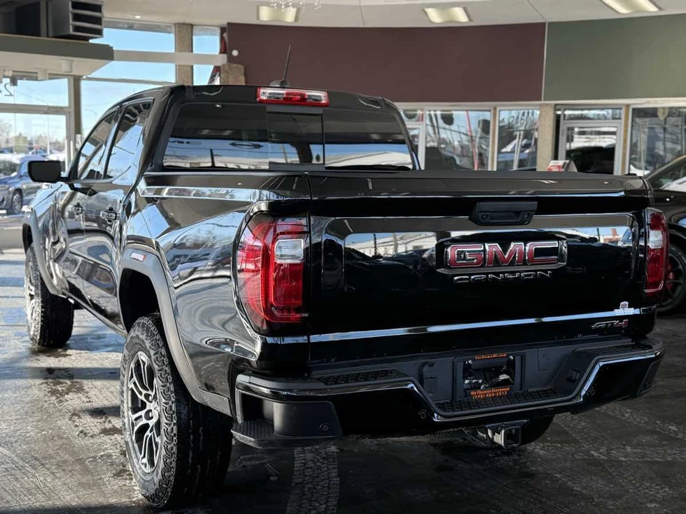 2025 GMC Canyon 2nd Gen - Image 8 of 21
