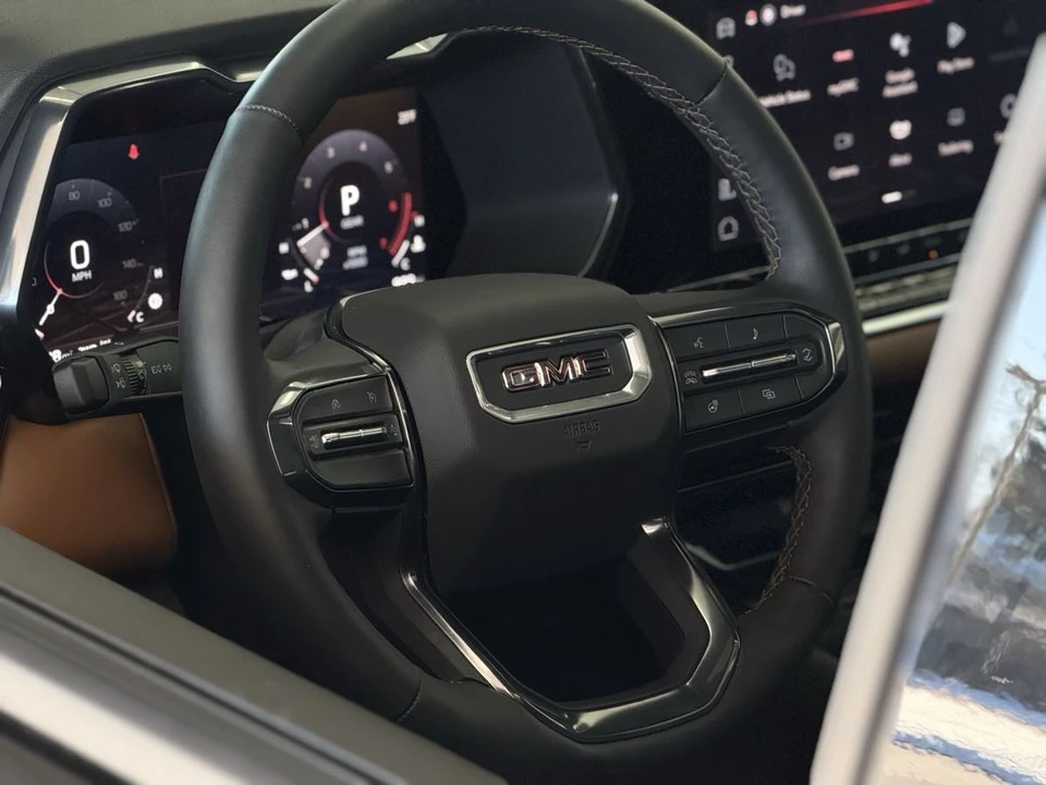2025 GMC Canyon 2nd Gen - Image 16 of 21