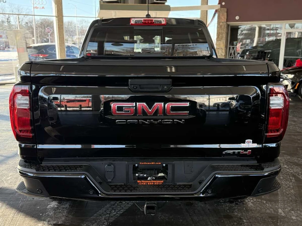 2025 GMC Canyon 2nd Gen - Image 9 of 21