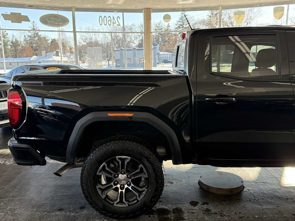 2025 GMC Canyon 2nd Gen - Image 11 of 21