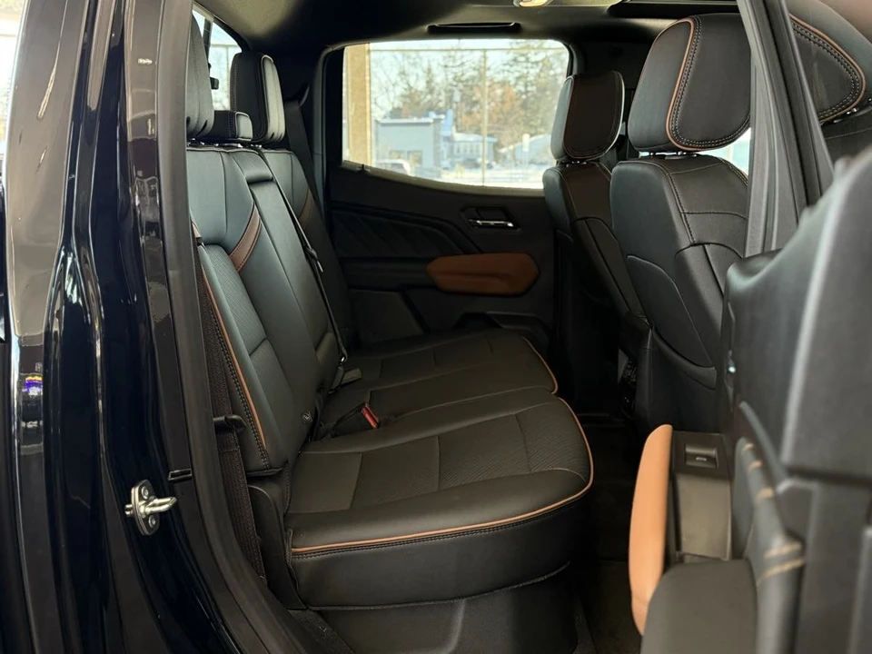 2025 GMC Canyon 2nd Gen - Image 19 of 21