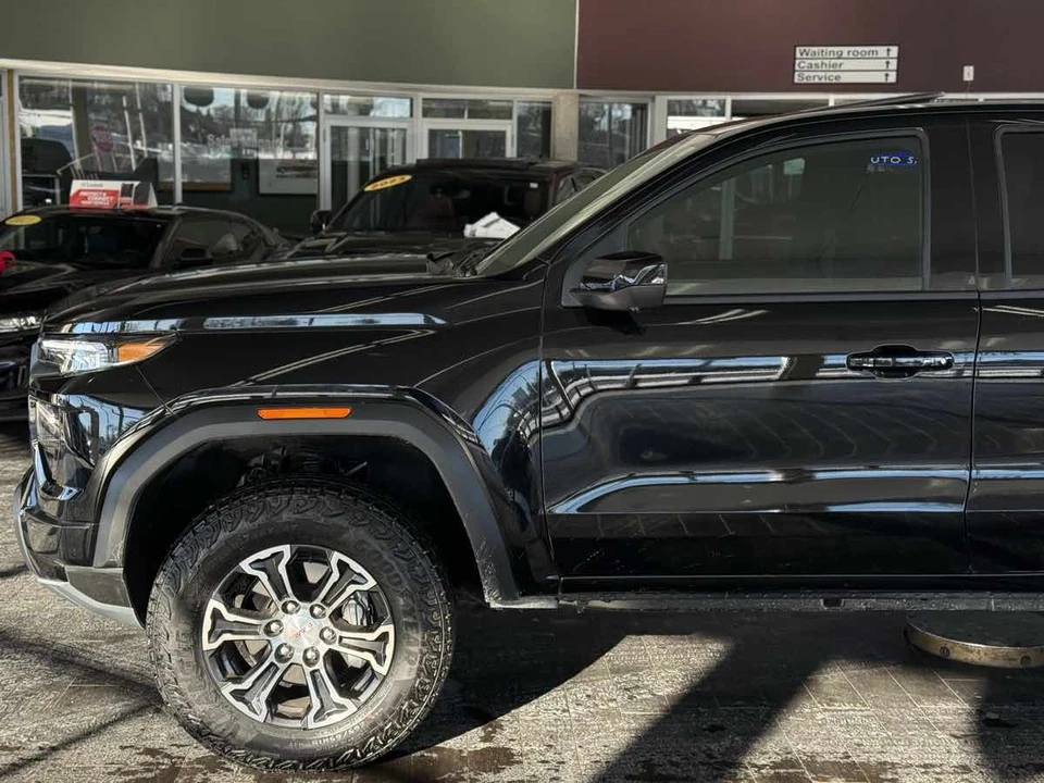 2025 GMC Canyon 2nd Gen - Image 6 of 21