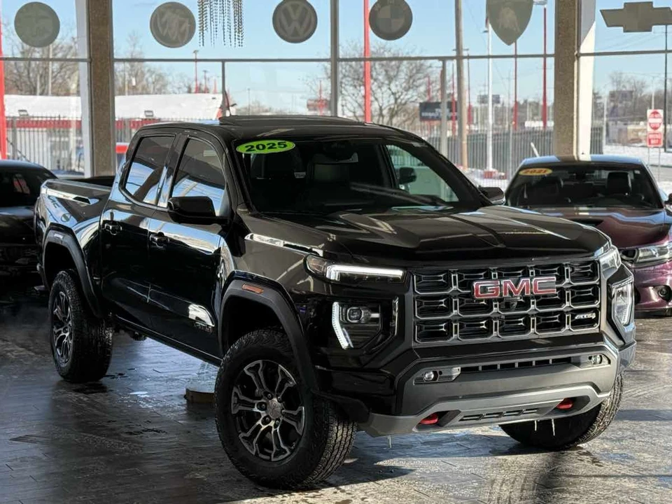 2025 GMC Canyon 2nd Gen - Image 2 of 21