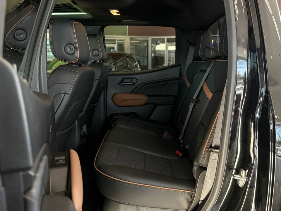 2025 GMC Canyon 2nd Gen - Image 18 of 21