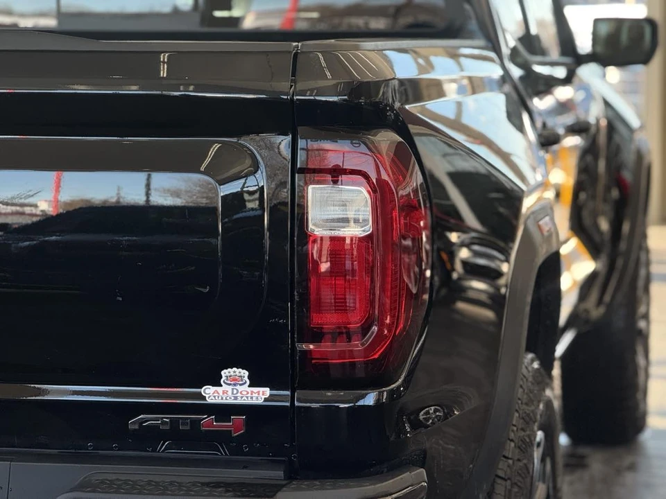 2025 GMC Canyon 2nd Gen - Image 13 of 21