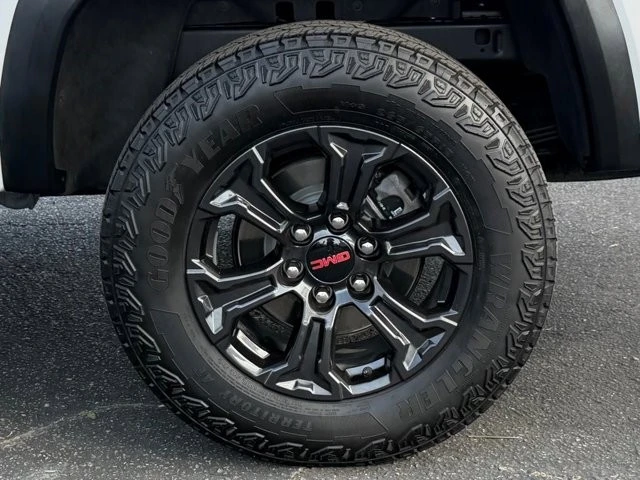 2025 GMC Canyon 2nd Gen - Image 12 of 12
