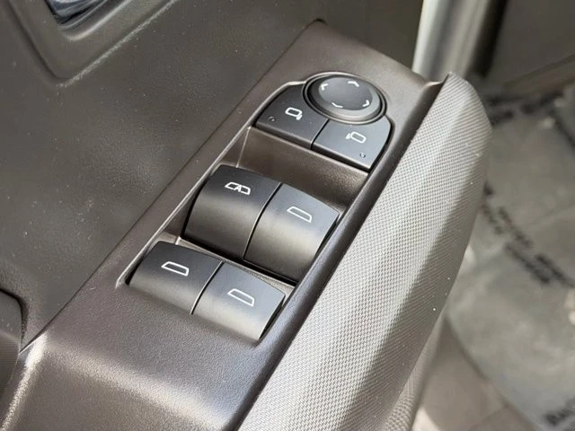 2025 GMC Canyon 2nd Gen - Image 15 of 21