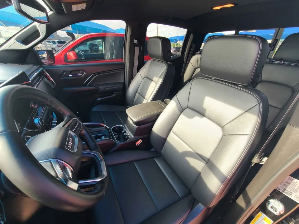 2025 GMC Canyon - Image 12 of 14