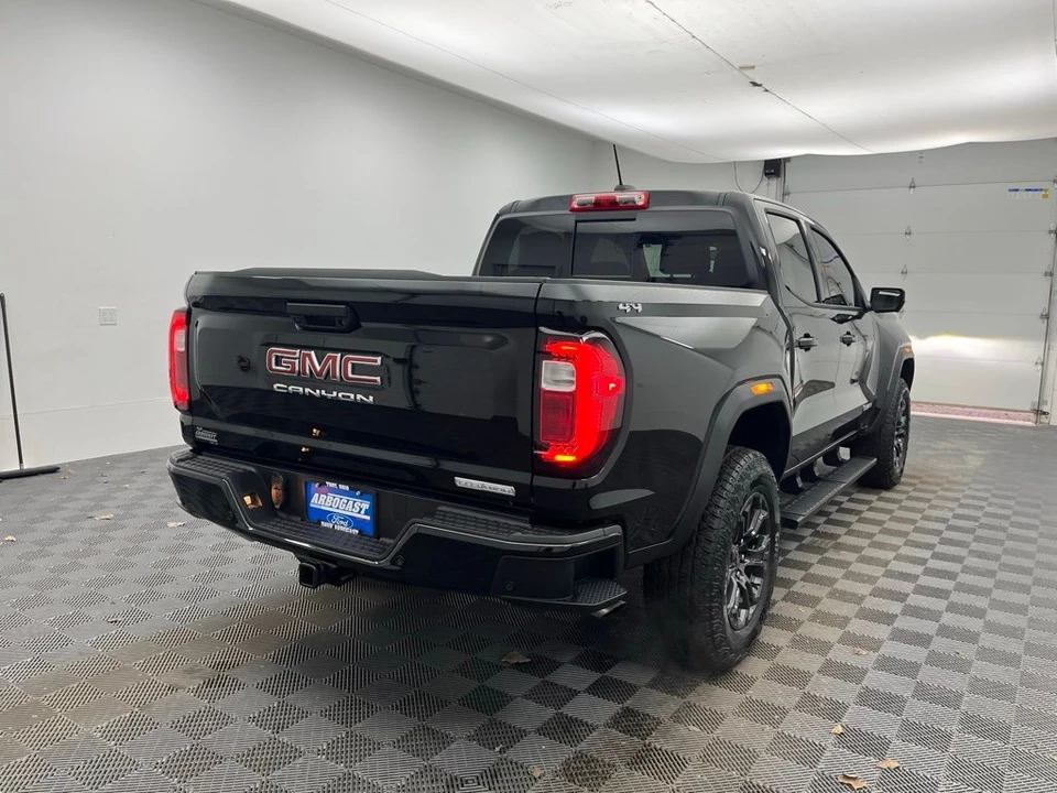 2025 GMC Canyon 2nd Gen - Image 8 of 12