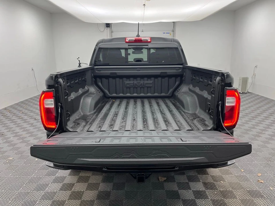 2025 GMC Canyon 2nd Gen - Image 10 of 12