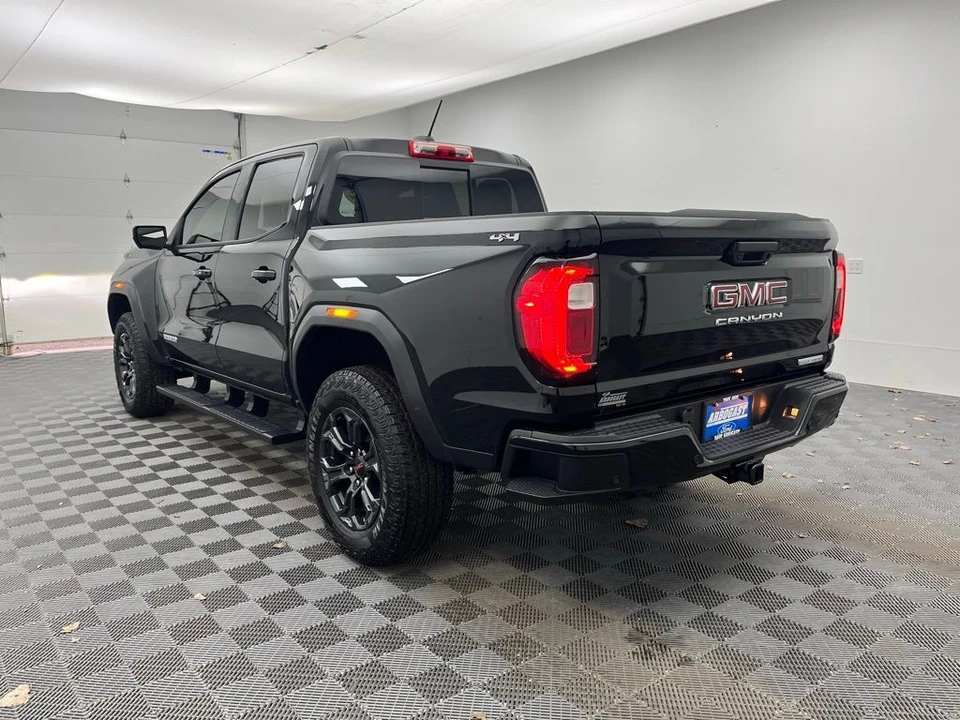 2025 GMC Canyon 2nd Gen - Image 11 of 12