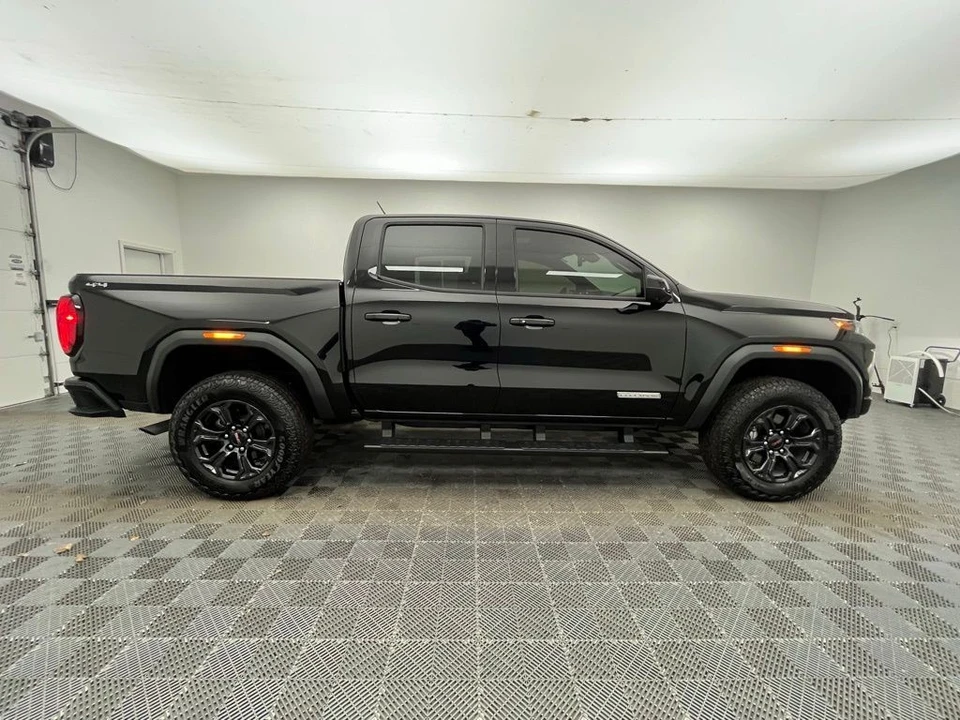 2025 GMC Canyon 2nd Gen - Image 7 of 12