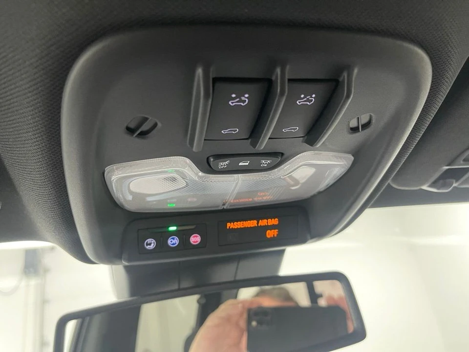 2025 GMC Canyon 2nd Gen - Image 9 of 12