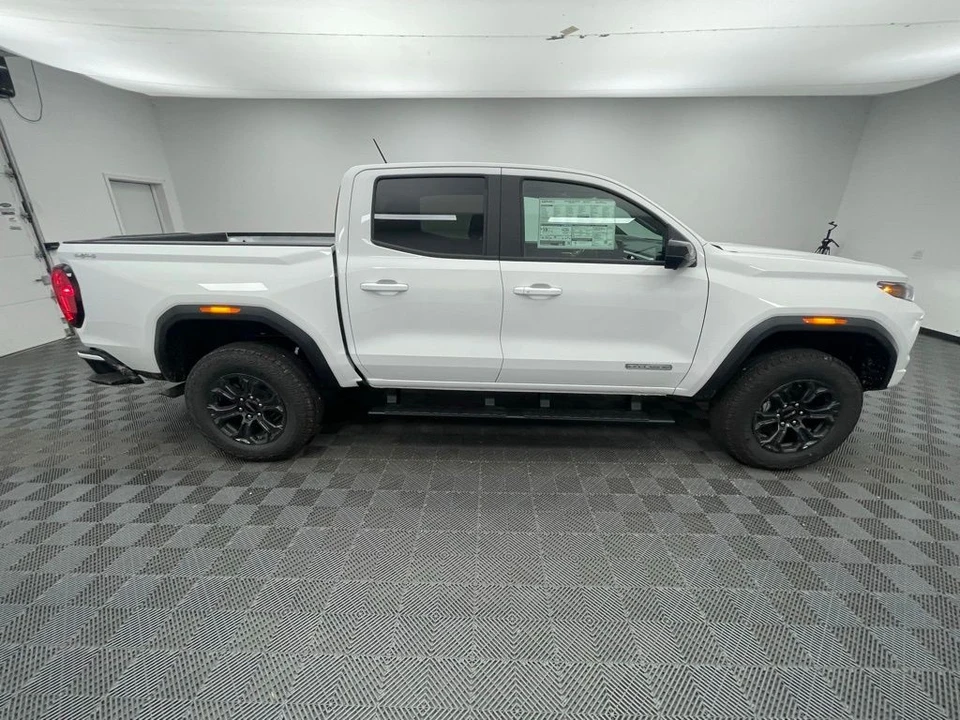 2025 GMC Canyon 2nd Gen - Image 12 of 12