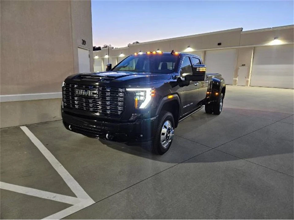 2025 GMC Sierra 5th Gen - Image 6 of 10