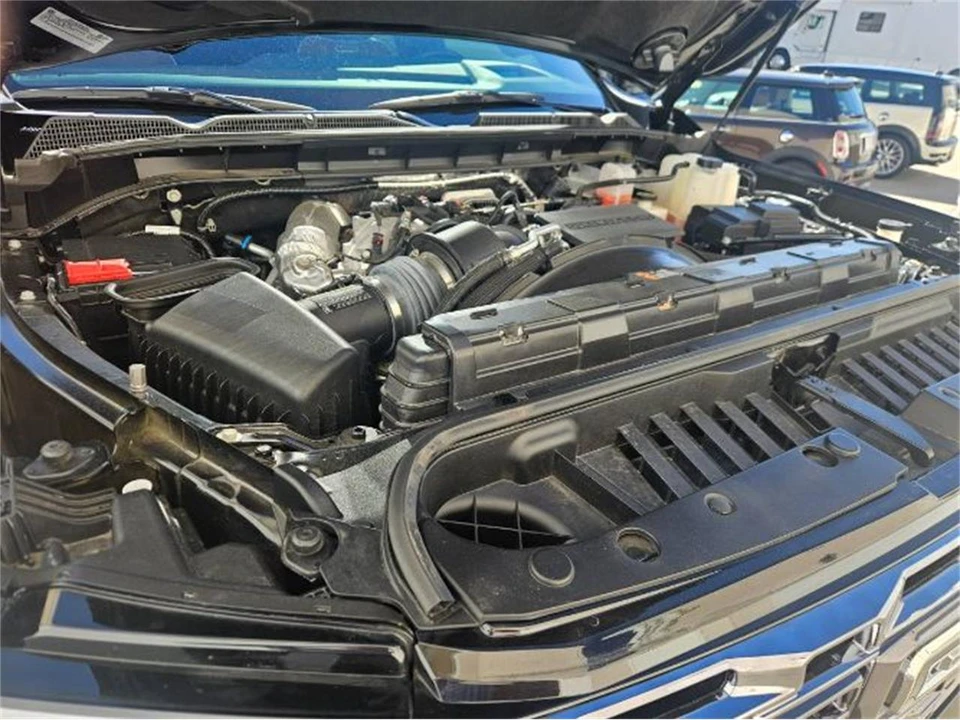 2025 GMC Sierra 5th Gen - Image 4 of 10