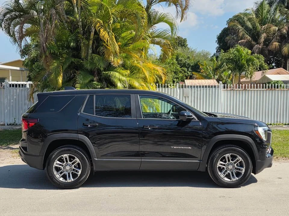 2025 GMC Terrain - Image 4 of 7