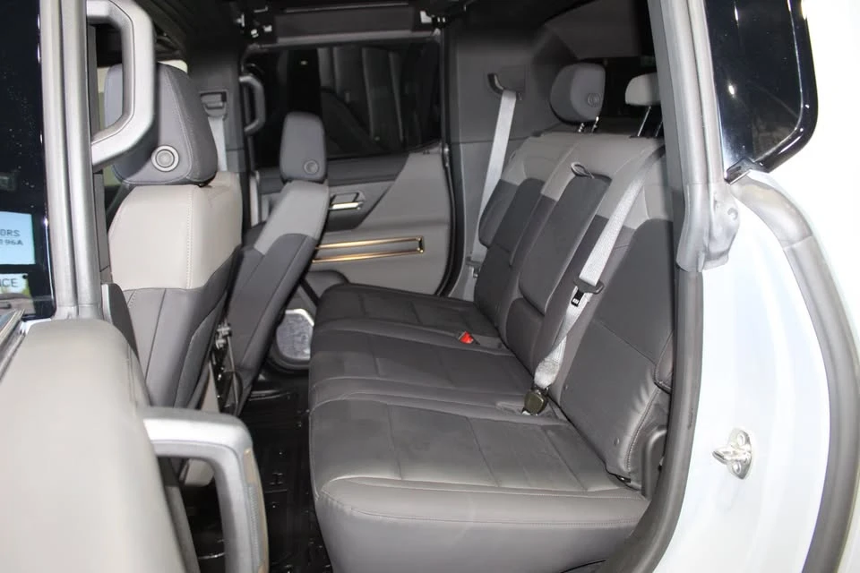 2025 GMC Hummer EV - Image 5 of 8