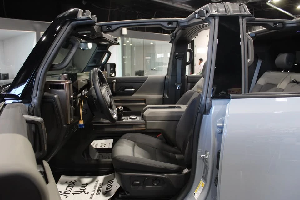 2025 GMC Hummer EV - Image 3 of 8