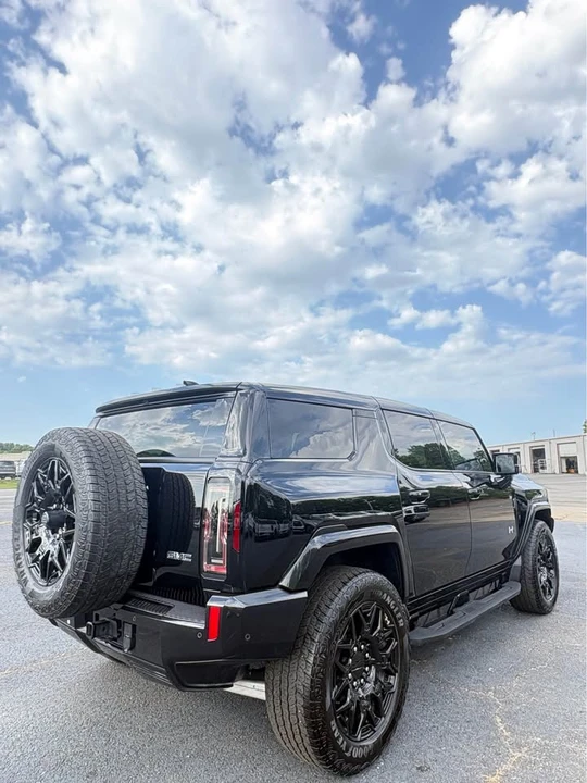 2025 GMC Hummer EV - Image 3 of 8