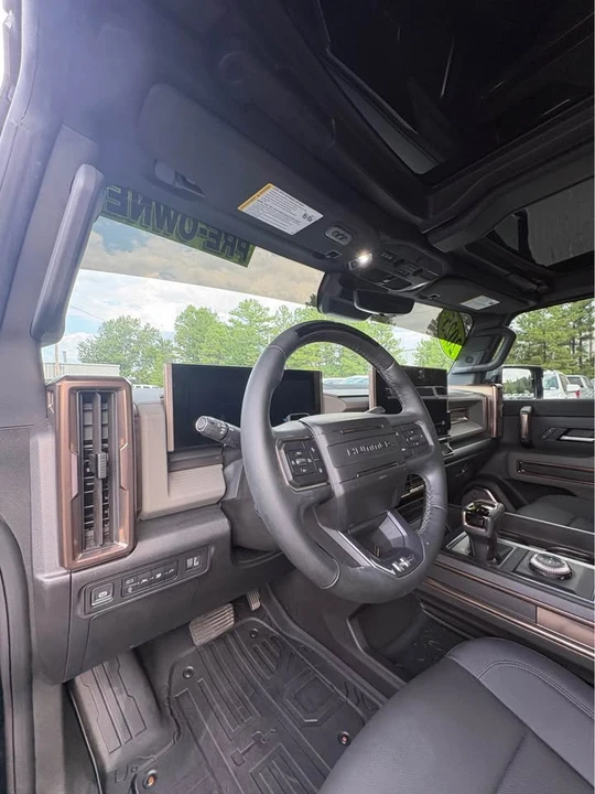 2025 GMC Hummer EV - Image 5 of 8
