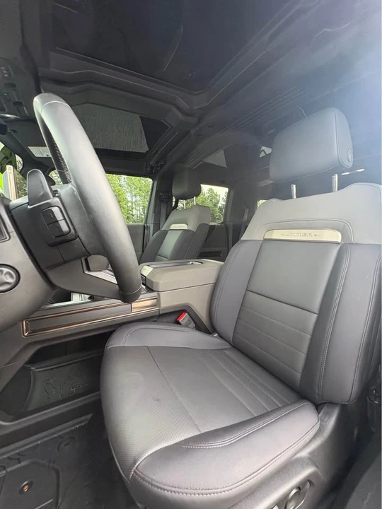 2025 GMC Hummer EV - Image 7 of 8