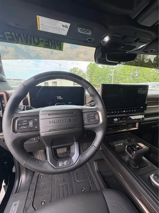 2025 GMC Hummer EV - Image 6 of 8