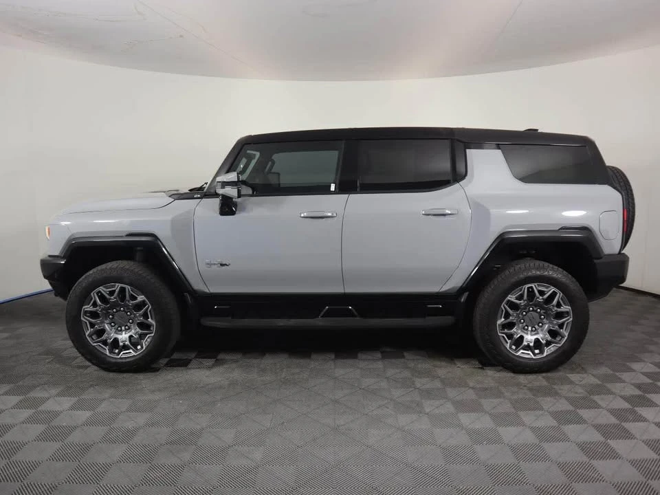 2025 GMC Hummer EV - Image 5 of 17